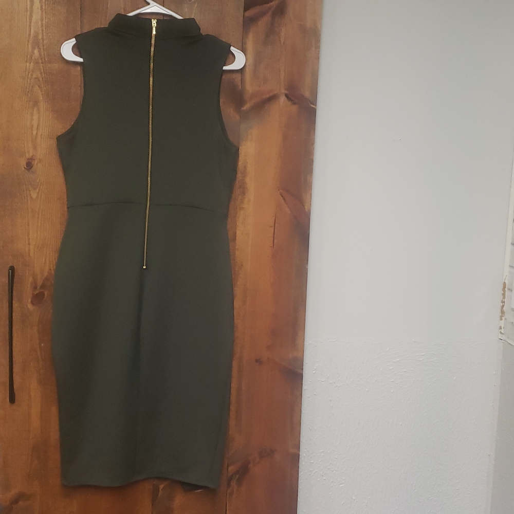 Dress - Picture 4 of 7